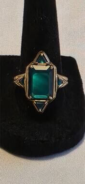 Disney Kendra Scott Snow White The Queen Green Mother of Pearl Ring NWOT